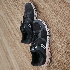 On Cloudflow Sneakers